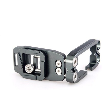 Ellie Short w/ Peak Design Capture Base Grey