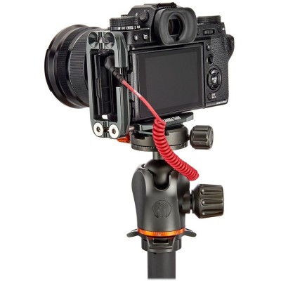 Ellie Short w/ Peak Design Capture Base Grey