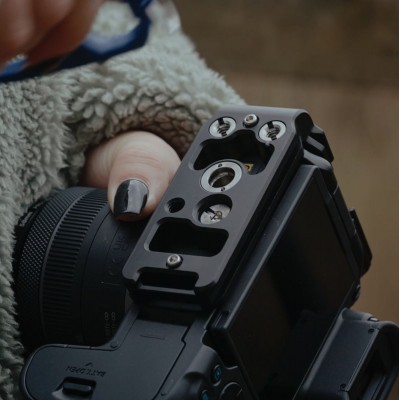 Riley QD Canon R7 L-Bracket Black